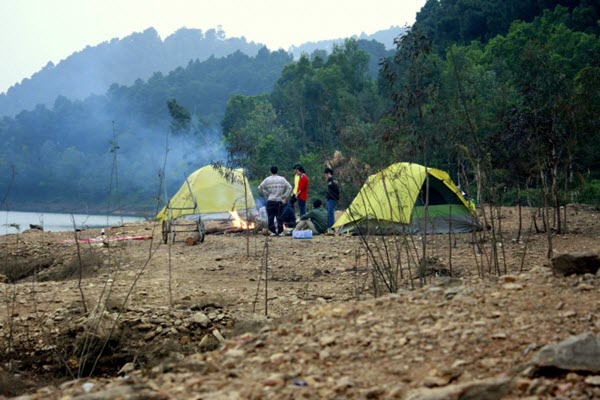 Cắm trại tại chân núi Hàm Lợn - Du lịch quanh Hà Nội