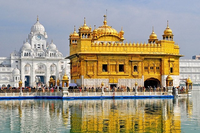 Chùa Vàng ở Amritsar, phía tây bắc Ấn Độ, bên cạnh Pakistan