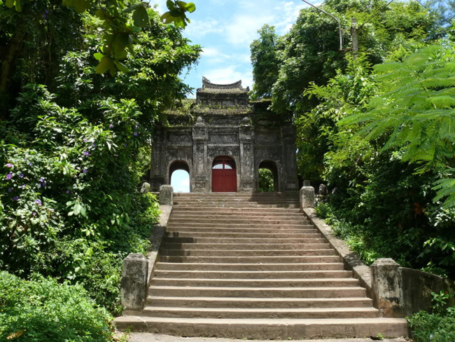 Top 6 ngôi chùa lớn ở thành phố Huế3